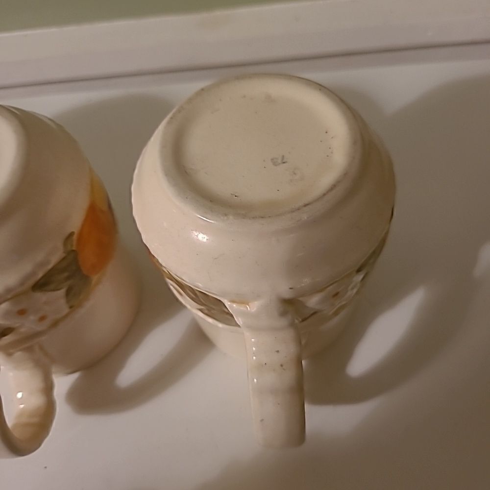 Set of Four Metlox Mugs - Picture 8 of 11